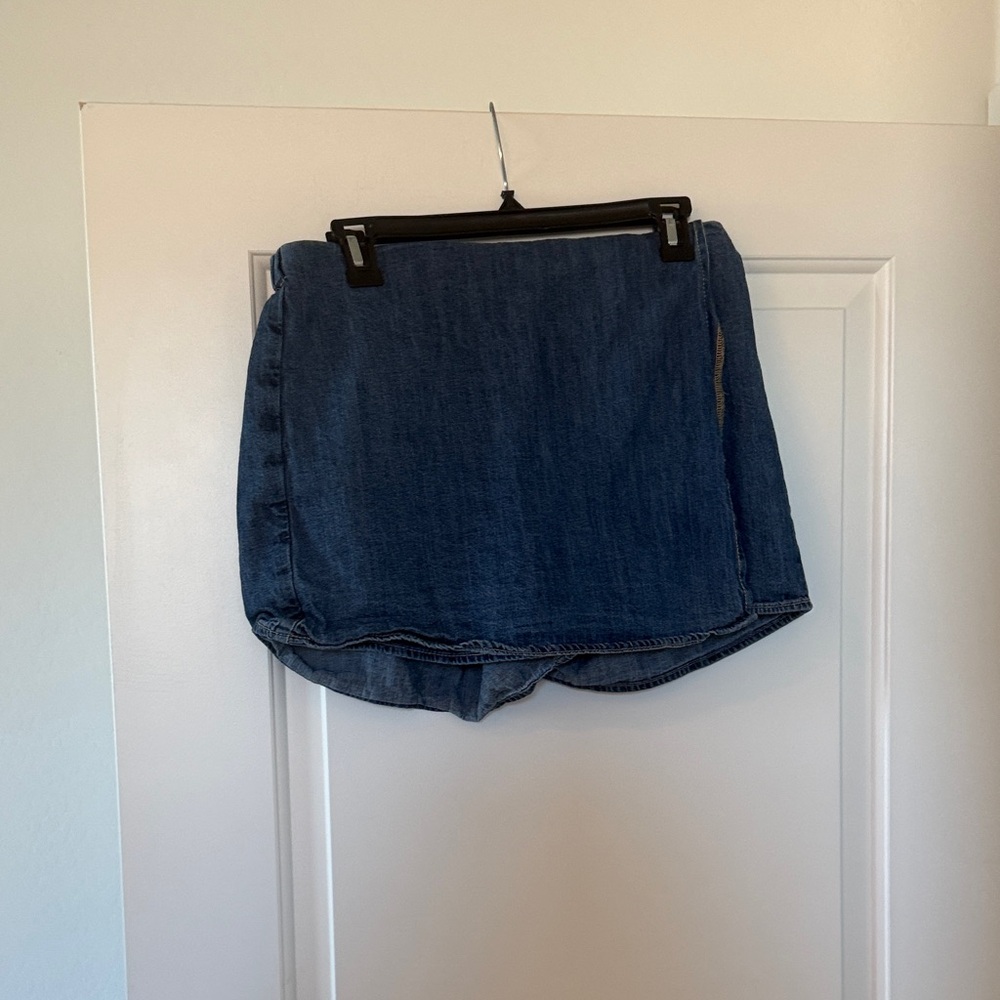 🍓 5 for $15 🍓 Old Navy Classic Blue Denim Skort